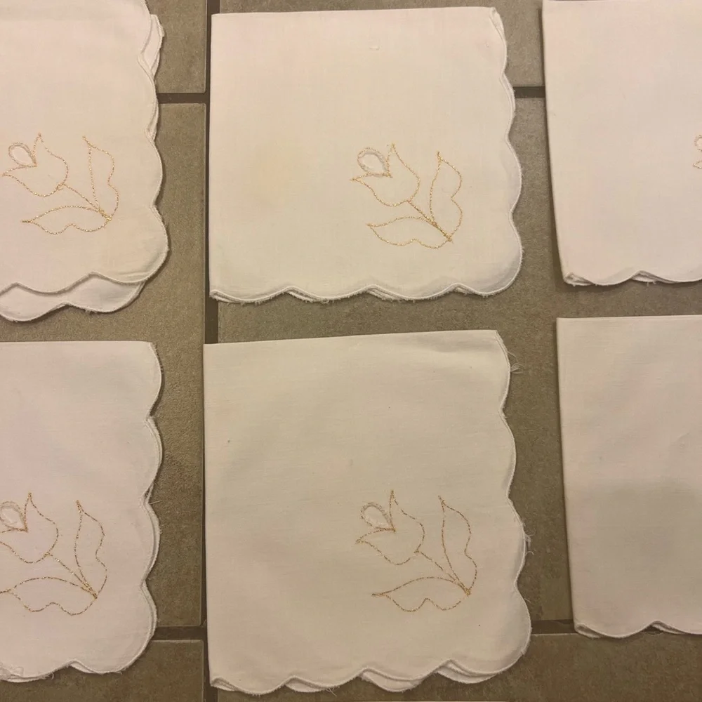 VTG Embroidered Tulip Napkins (Set of Twelve)